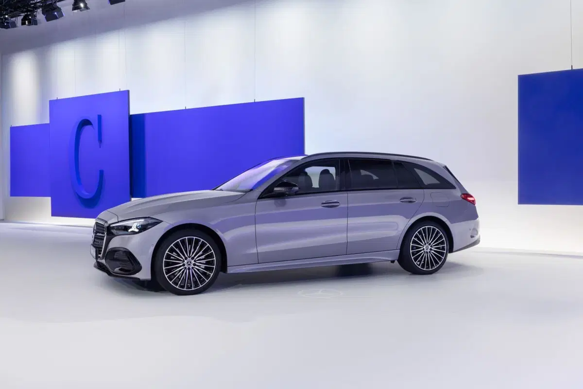 Nuova Mercedes Classe C: intelligenza artificiale, addio turbo-lag e un'iniezione di elettroni per dominare il segmento (12)