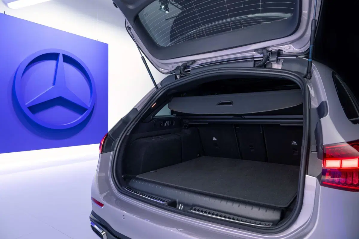 Nuova Mercedes Classe C: intelligenza artificiale, addio turbo-lag e un'iniezione di elettroni per dominare il segmento (17)