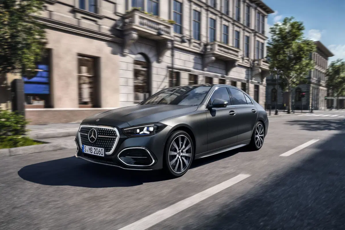 Nuova Mercedes Classe C: intelligenza artificiale, addio turbo-lag e un'iniezione di elettroni per dominare il segmento (18)