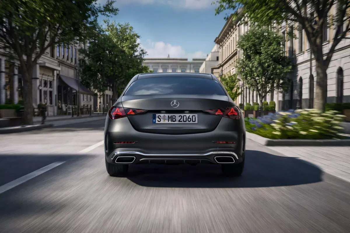 Nuova Mercedes Classe C: intelligenza artificiale, addio turbo-lag e un'iniezione di elettroni per dominare il segmento (21)