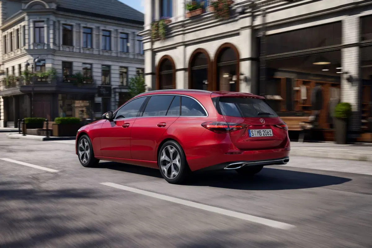 Nuova Mercedes Classe C: intelligenza artificiale, addio turbo-lag e un'iniezione di elettroni per dominare il segmento (25)