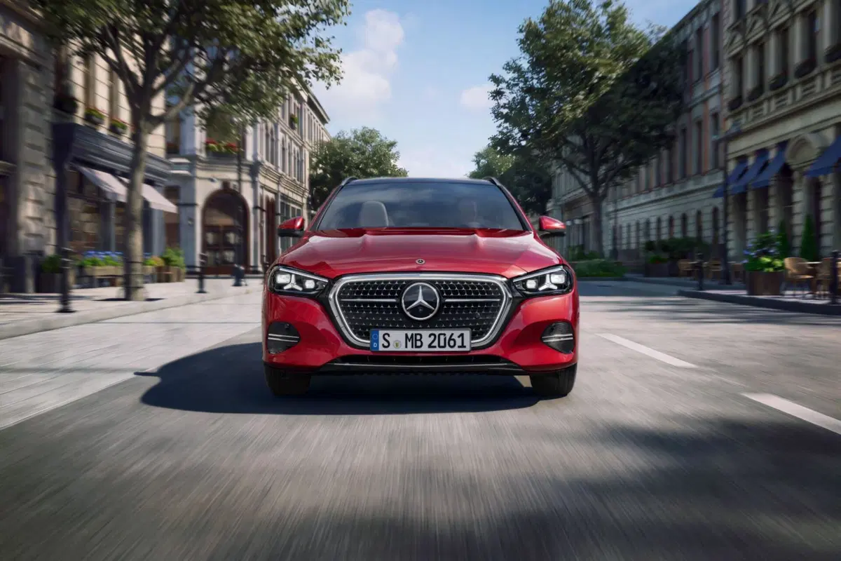 Nuova Mercedes Classe C: intelligenza artificiale, addio turbo-lag e un'iniezione di elettroni per dominare il segmento (26)