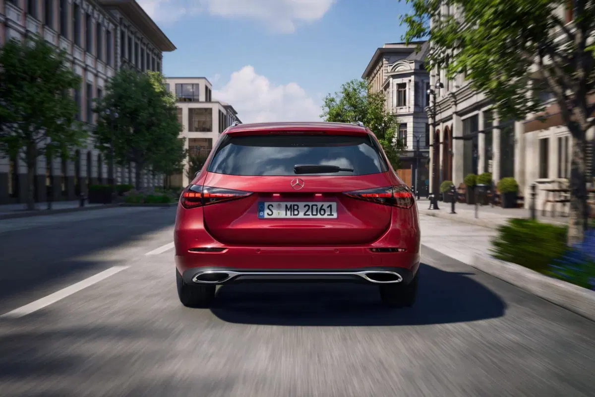 Nuova Mercedes Classe C: intelligenza artificiale, addio turbo-lag e un'iniezione di elettroni per dominare il segmento (27)