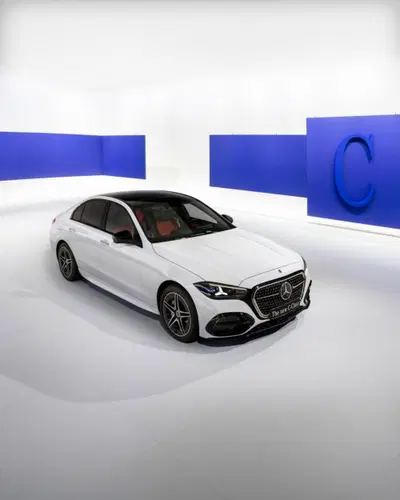 Nuova Mercedes Classe C: intelligenza artificiale, addio turbo-lag e un'iniezione di elettroni per dominare il segmento [VIDEO]