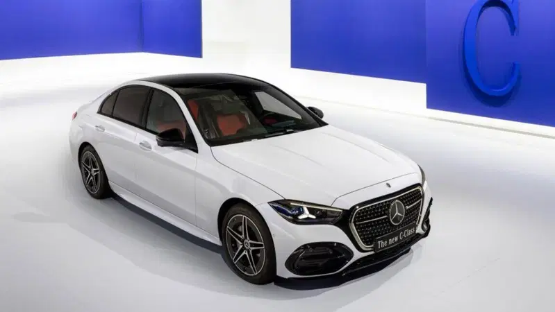 Nuova Mercedes Classe C: intelligenza artificiale, addio turbo-lag e un'iniezione di elettroni per dominare il segmento [VIDEO]