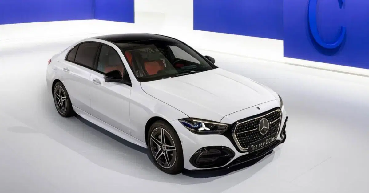 Nuova Mercedes Classe C: intelligenza artificiale, addio turbo-lag e un'iniezione di elettroni per dominare il segmento [VIDEO]