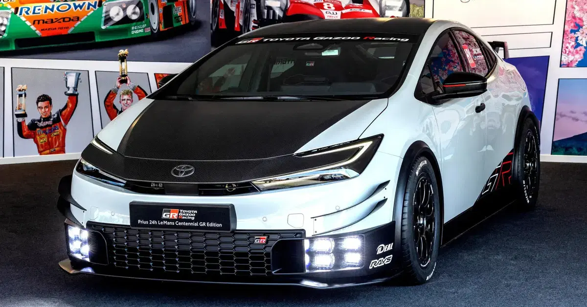 Da taxi efficiente a belva da pista: la Toyota Prius potrebbe salutare tutti con una mostruosa versione GR