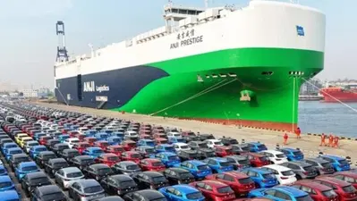 La crisi paradossale dell'auto cinese: ne producono troppe e adesso mancano le navi per esportarle