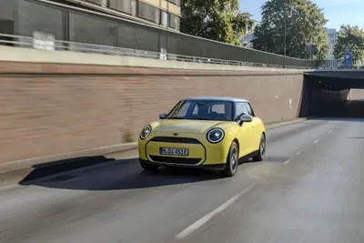 Nuova Mini Cooper: dal 2032 dir&agrave; addio alla trazione anteriore