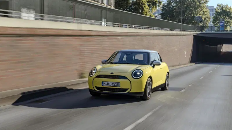 Nuova Mini Cooper: dal 2032 dir&agrave; addio alla trazione anteriore