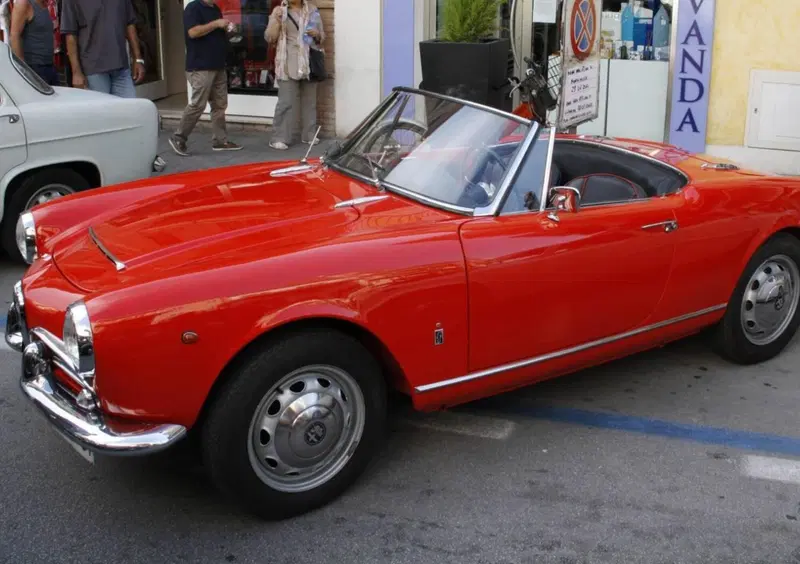 Alfa Romeo Giulia spider 1.600d'epoca del 1964 a Morrovalle