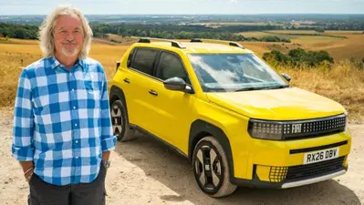 James May prova la nuova Fiat Grande Panda: "&Egrave; l'auto ideale per il mondo di oggi"