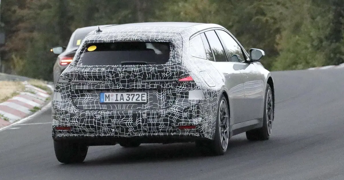La familiare elettrica che non fa sconti: avvistata la nuova BMW i3 Touring con 463 CV [Foto Spia]