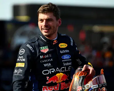 "Ero pronto al ritiro, non a cambiare team. E se tornano i V8...": Verstappen gela il mercato della F1 e rinnova con la Red Bull