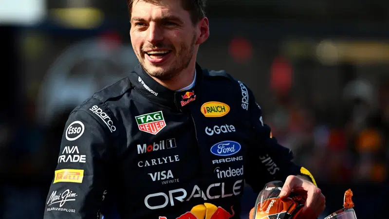 "Ero pronto al ritiro, non a cambiare team. E se tornano i V8...": Verstappen gela il mercato della F1 e rinnova con la Red Bull
