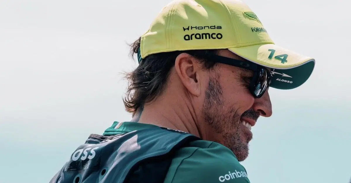 F1, Alonso punge i critici sull'et&agrave;: "Nel 2023 in Qatar erano tutti mezzi morti nel Parco Chiuso, io stavo bene"