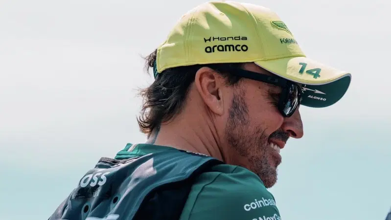 F1, Alonso punge i critici sull'et&agrave;: "Nel 2023 in Qatar erano tutti mezzi morti nel Parco Chiuso, io stavo bene"