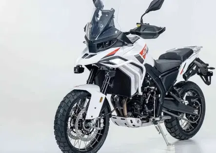 ZXMoto 820X: ecco la versione definitiva dell'adventure cinese con motore tre cilindri
