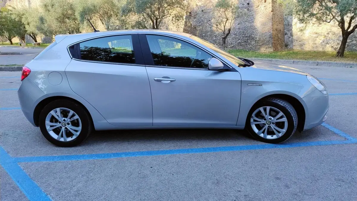 Alfa Romeo Giulietta usata a Vicenza (4)