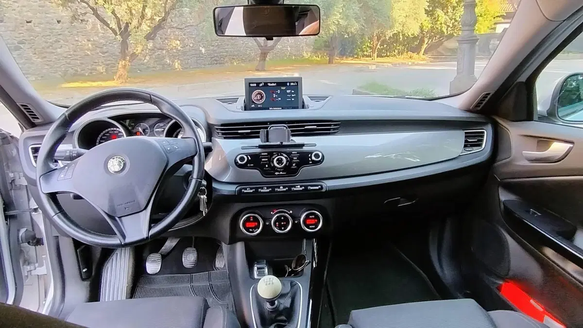 Alfa Romeo Giulietta usata a Vicenza (8)