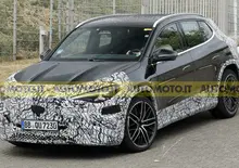Tre motori e 671 CV: la Mercedes AMG GLA toglie (quasi) la maschera [Foto Spia]