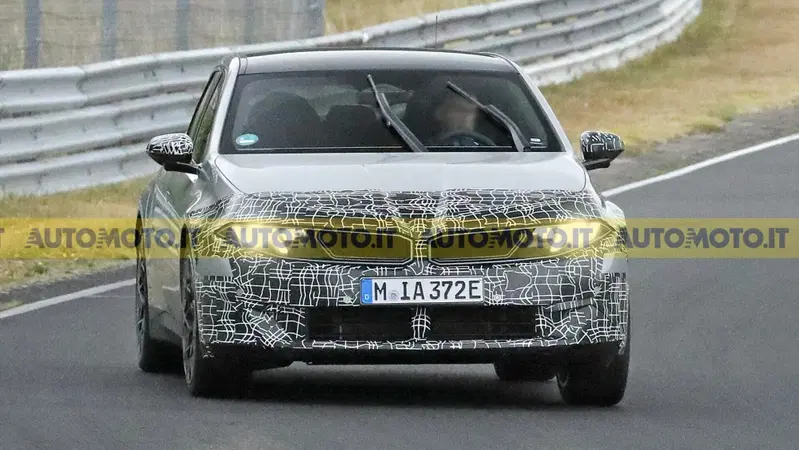 La familiare elettrica che non fa sconti: avvistata la nuova BMW i3 Touring con 463 CV [Foto Spia]