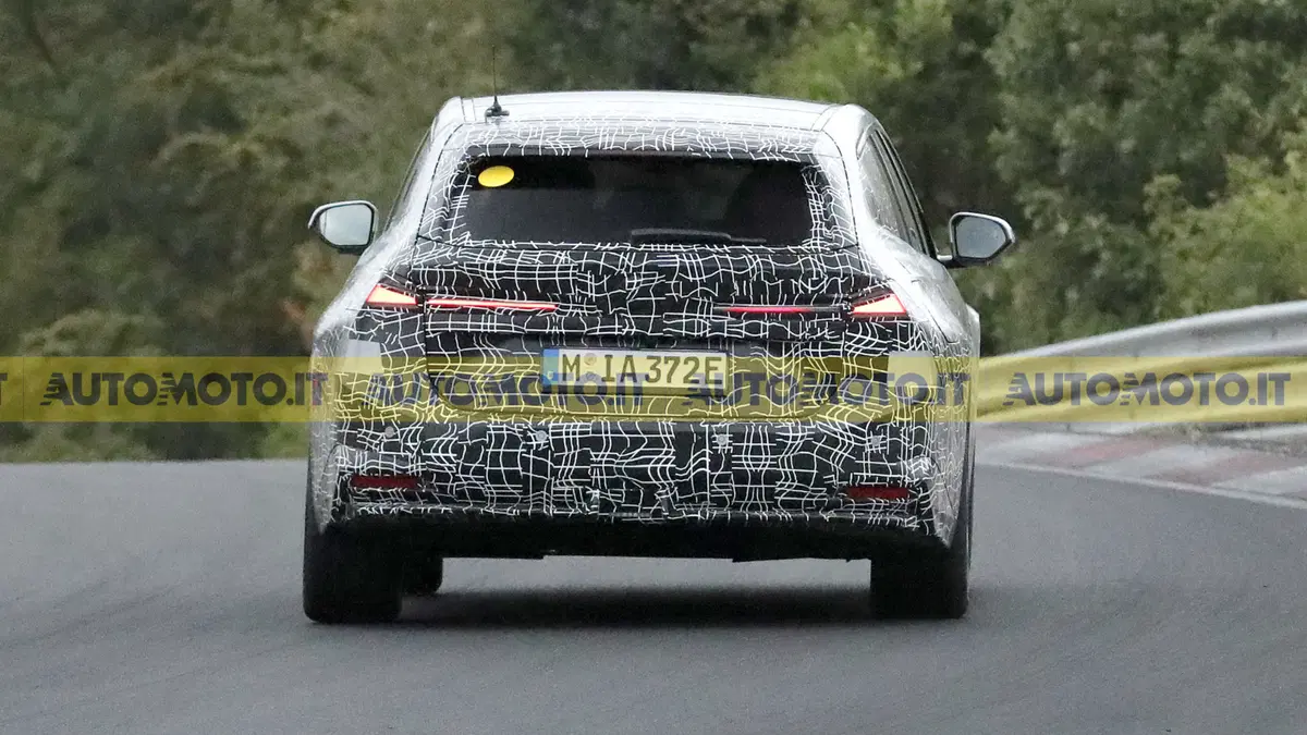 La familiare elettrica che non fa sconti: avvistata la nuova BMW i3 Touring con 463 CV [Foto Spia]