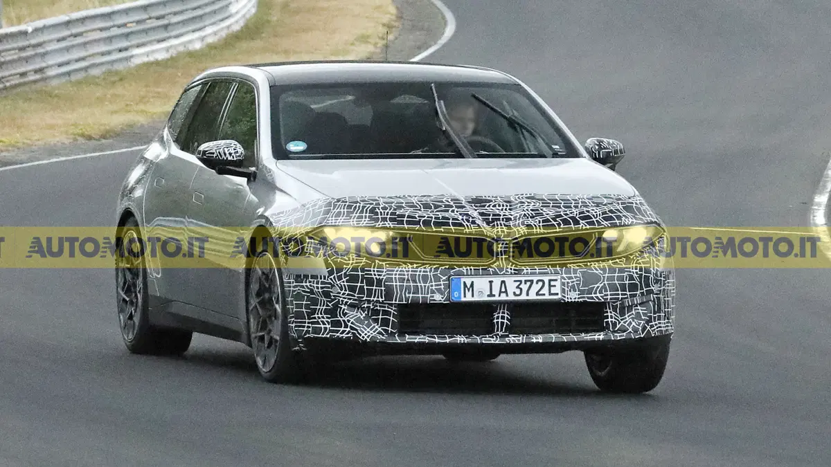 La familiare elettrica che non fa sconti: avvistata la nuova BMW i3 Touring con 463 CV [Foto Spia] (6)