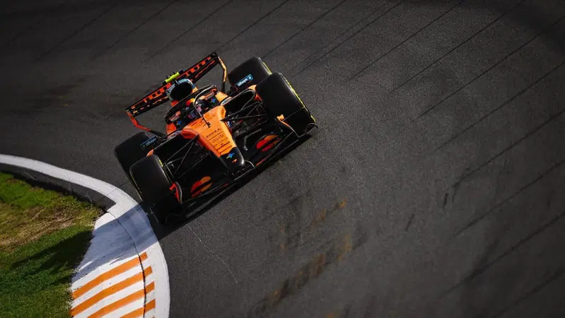 F1, Norris doma l'incubo pioggia e conquista l'ultima pole storica a Zandvoort: beffato Russell, amara profezia per Leclerc