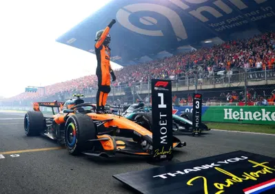 F1, Norris trionfa nell'addio a Zandvoort, dramma Verstappen e lite Mercedes: Antonelli riscrive la storia e vola a Monza da leader