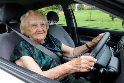 Dietrofront al Ministero: salve le patenti degli over 85, ma il rinnovo diventer&agrave; un percorso a ostacoli