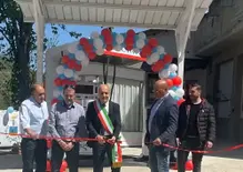 La benzina del sindaco fa miracoli: il Comune si compra il distributore e taglia il prezzo del pieno a tutti