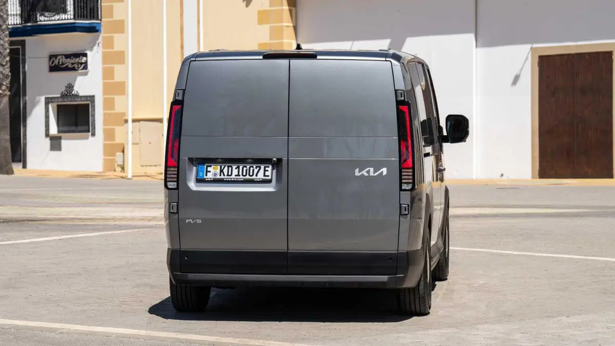 Kia PV5 Furgone (2025-->>) (6)