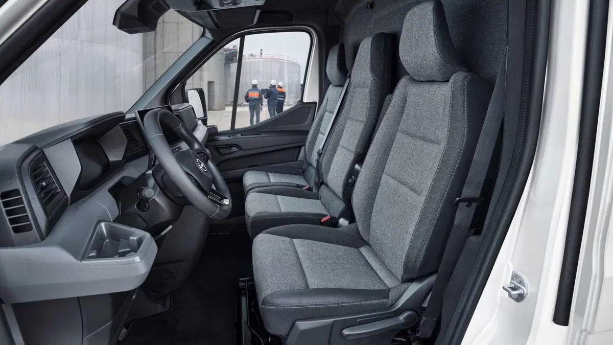 Nissan Interstar Cabinato (2024-->>) (12)