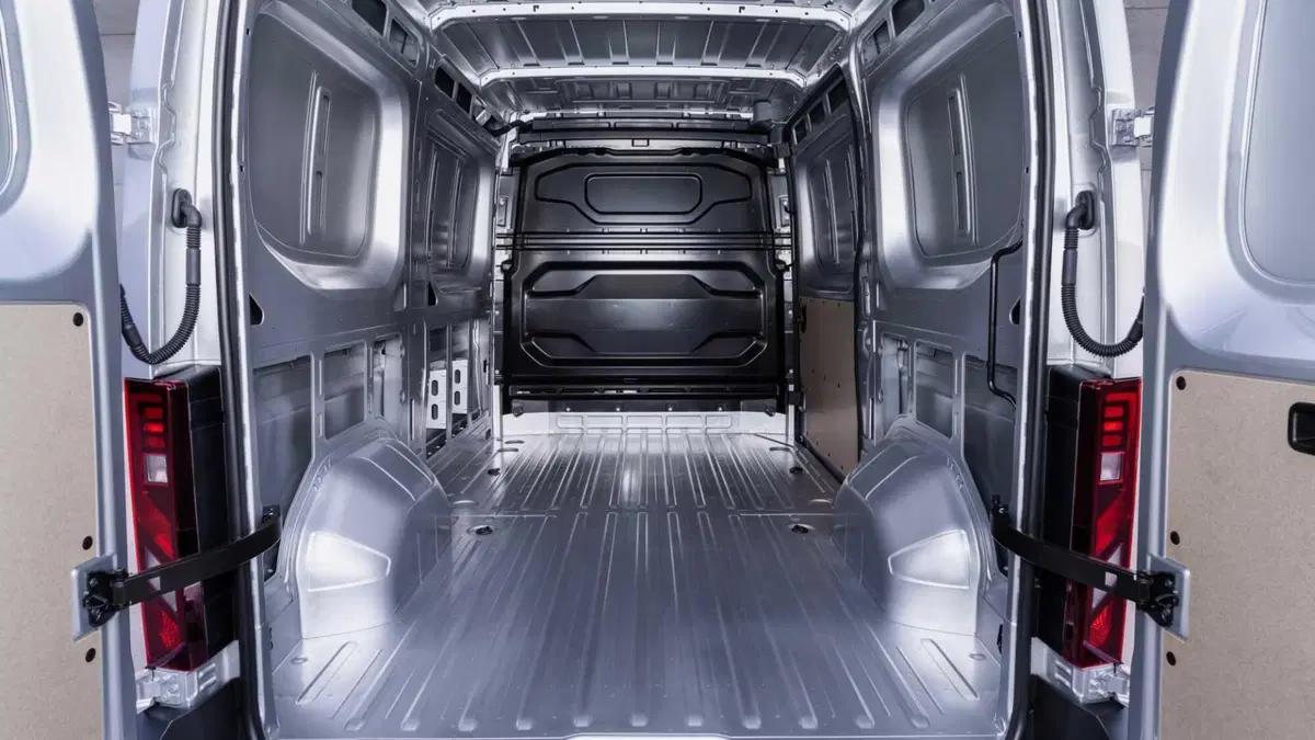 Nissan Interstar Cabinato (2024-->>) (17)
