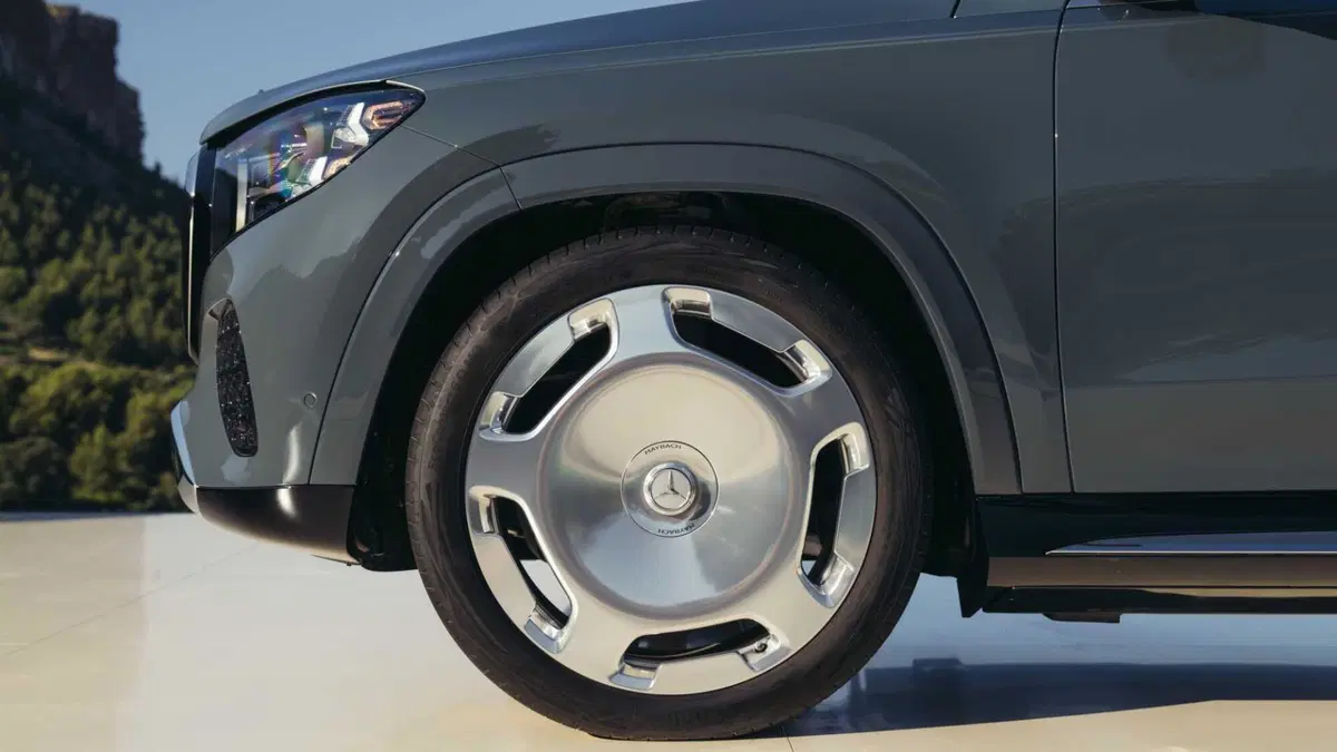 Mercedes-Benz GLS SUV Maybach 680 Premium Night Series auto (15)