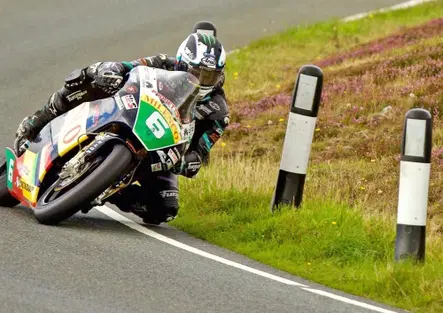 Classic TT: Dunlop vince anche sulla 250 2T, a Loughlin la Ultra Lightweight