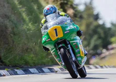 Classic TT: 30 anni dopo, il numero 1 è sempre McGuinness. The Morecambe Missile vince l'Historic Senior sulla Paton