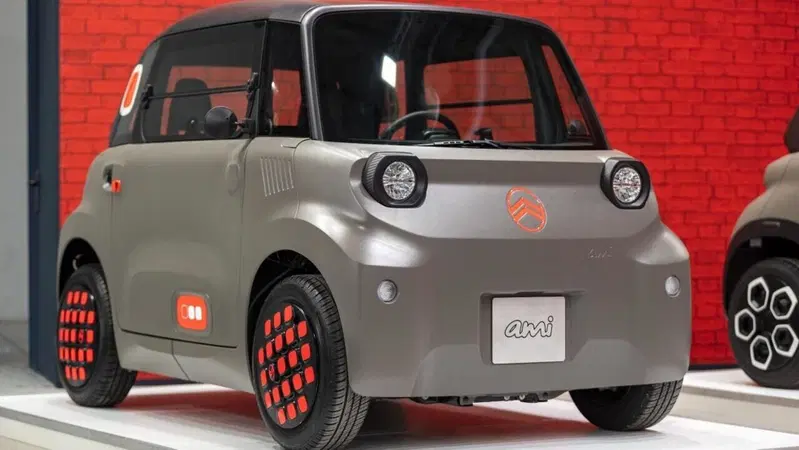 Citro&euml;n Ami, ora arriva la versione auto scuola con doppi comandi
