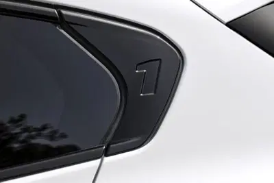 BMW i1 (2028), la nuova Serie 1 elettrica potrebbe sorprendere: torna la trazione posteriore