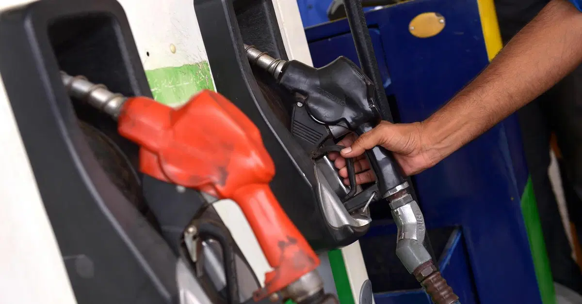 Carburanti, nuova stangata ad agosto: il diesel supera i 2,20 euro al litro