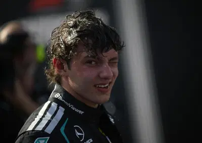 F1. “Kimi al centro, come Gesù, con Hamilton e Leclerc ai lati”: Antonelli a 20 anni leader del Mondiale infiamma Monza