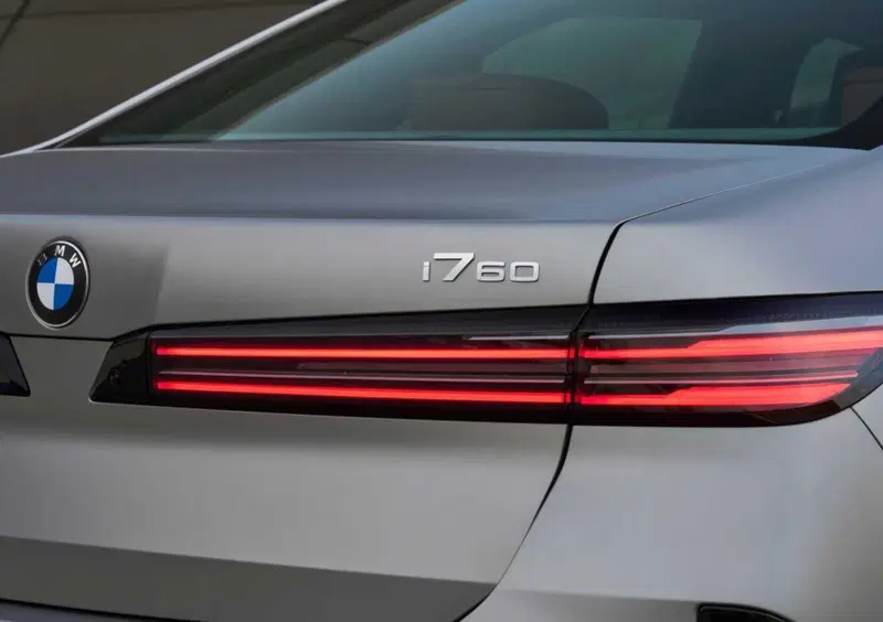 BMW i7 (2022-->>) (18)