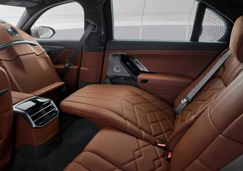 BMW i7 (2022-->>) (14)