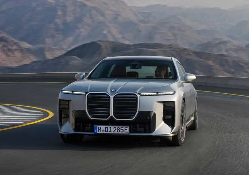 BMW i7 (2022-->>) (4)