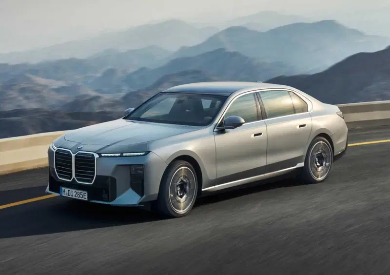 BMW i7 (2022-->>) (2)