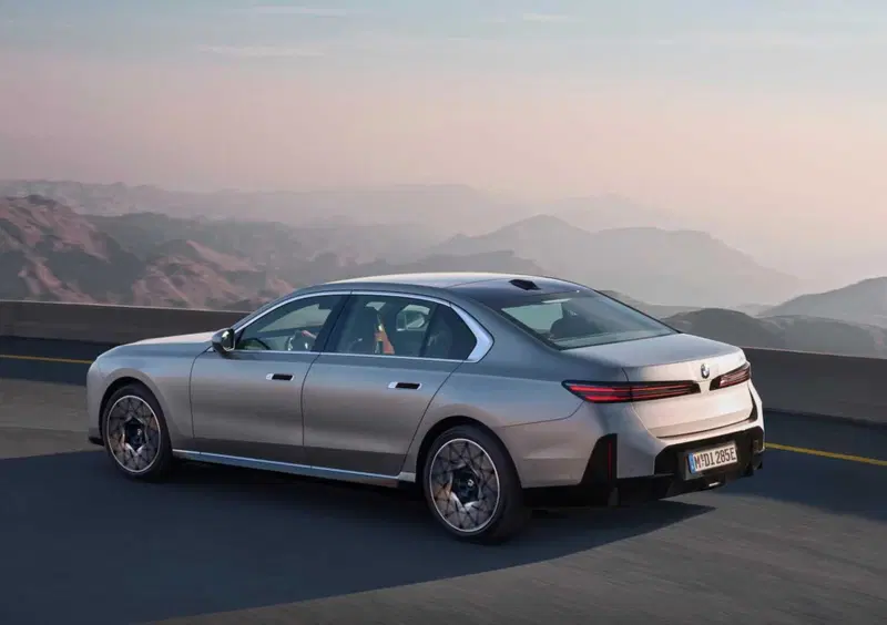 BMW i7 (2022-->>) (9)