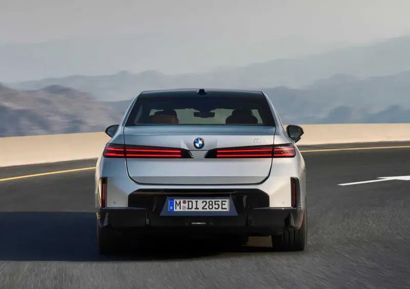 BMW i7 (2022-->>) (6)