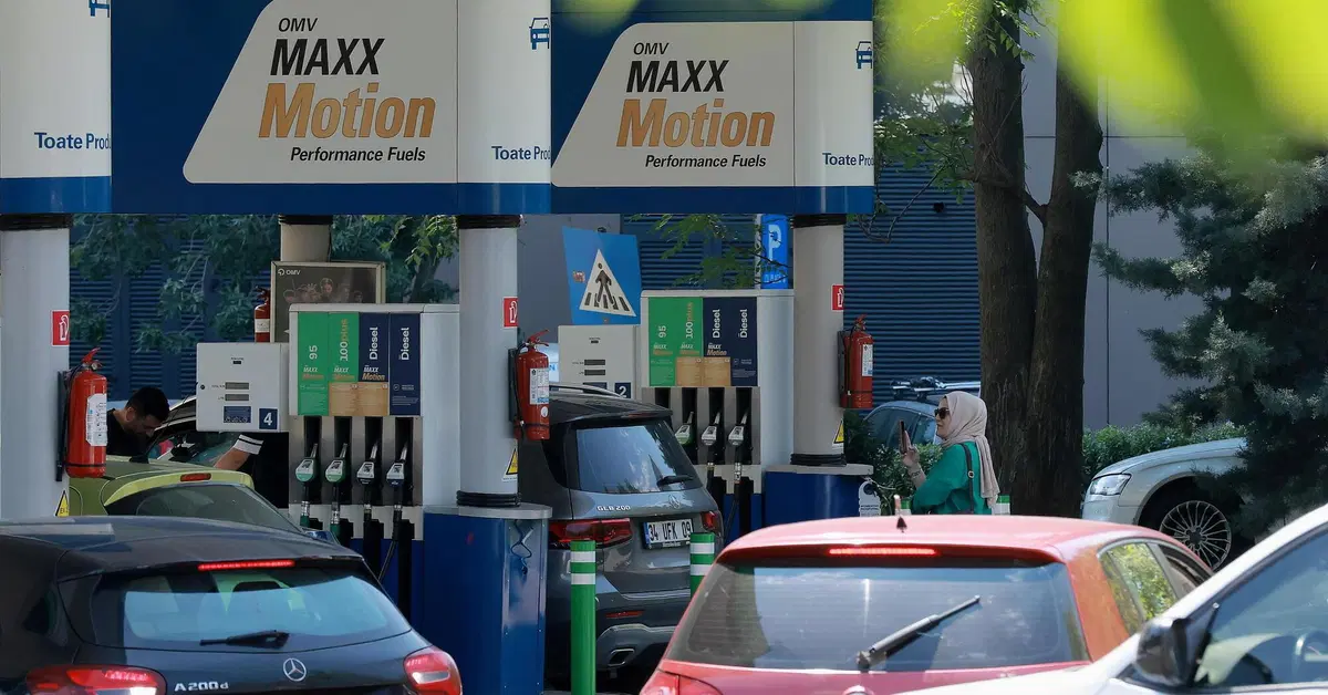 Russia, crisi dei carburanti: code chilometriche e importazioni dall&rsquo;estero