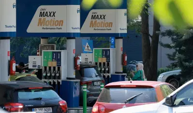 Russia, crisi dei carburanti: code chilometriche e importazioni dall&rsquo;estero